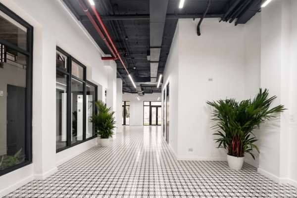 Venta o alquiler de local comercial en la plazuela de alfaro, casco antiguo