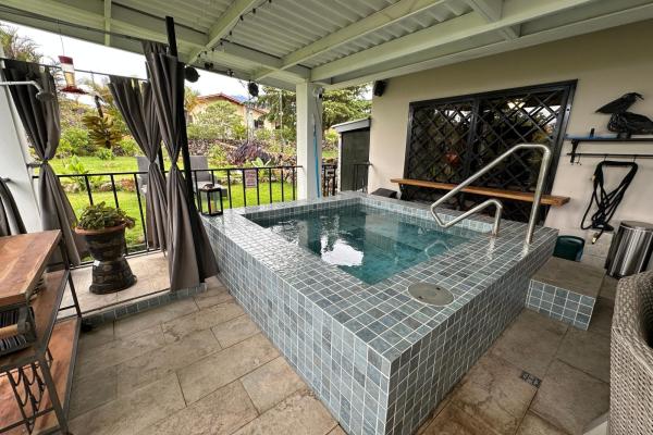 Casa de 3 habitaciones con vistas a la montaña, jacuzzi y 900 m² lote.