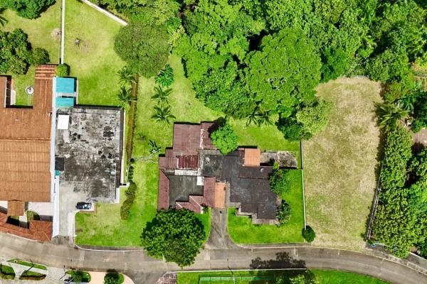 Exclusive double duplex in brazos heights, colon