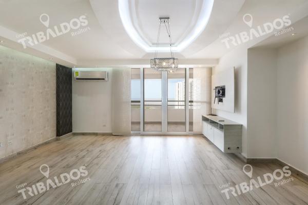 Venta de penthouse con vista al mar y la ciudad