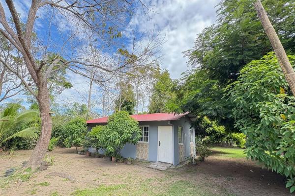 Amplia propiedad con casa y lote de 2.182 m²