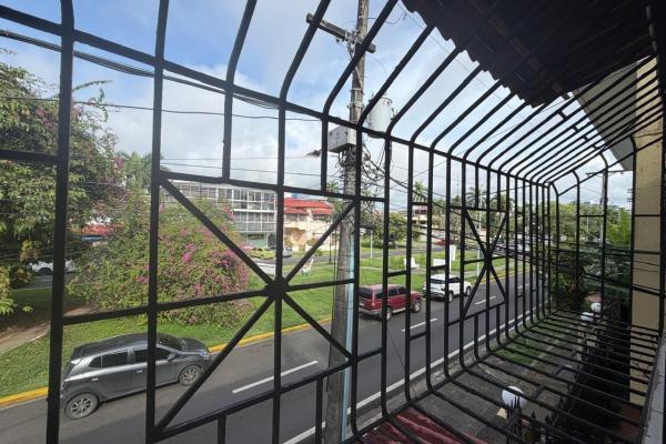 Edificio residencia de dos plantas - ciudad de colón