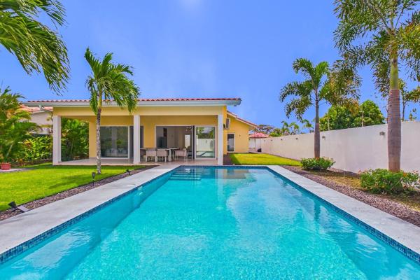Hermosa casa moderna de 2 dormitorios con piscina
