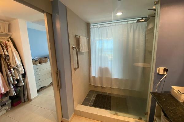 Apartamento frente al mar en coronado bay: dos estudios fusionados