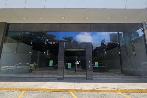Large storefront on via brasil - 815 m2