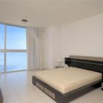 Waters on the bay en av. balboa