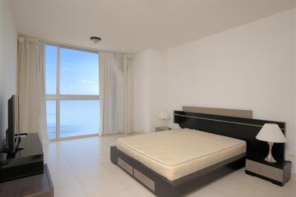 Waters on the bay en av. balboa