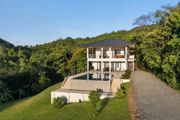 Turnkey ocean-view luxury villa in sea view hills