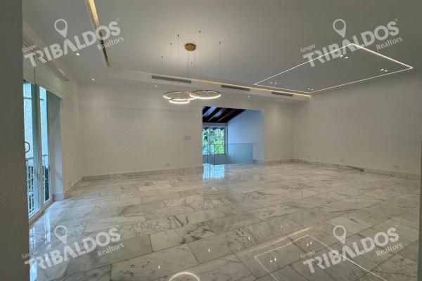 Venta o alquiler de espectacular casa en altos del golf con piscina