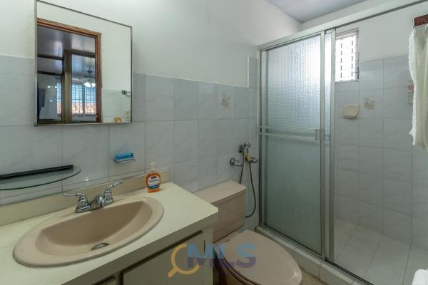 Two-story house with 4 bedrooms in altos de panamá