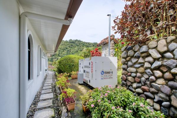 Casa de lujo con jardines en valle escondido boquete