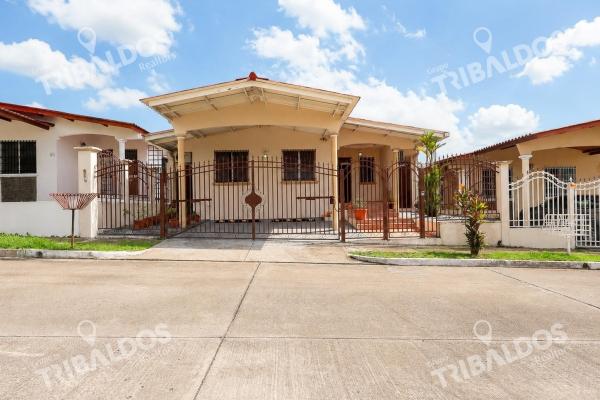 House for sale in brisas del golf