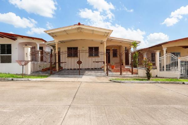 House for sale in brisas del golf