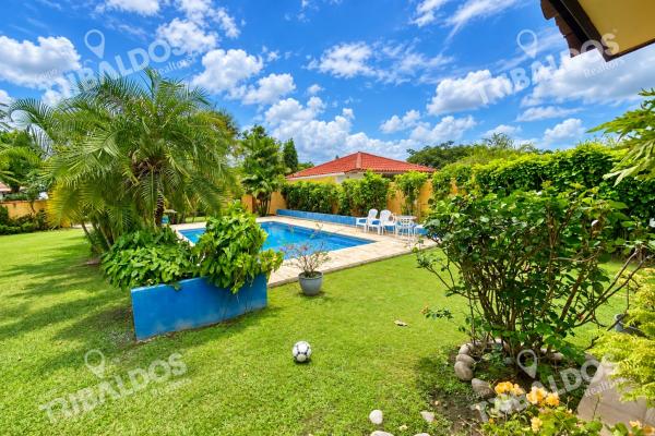 Sale of 5-bedroom house with private pool and garden in coronado