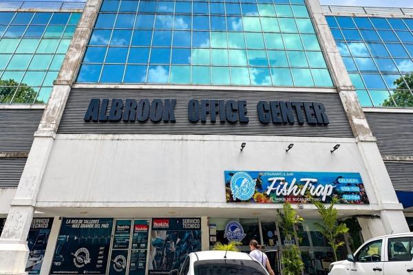 Se vende oficina en albrook