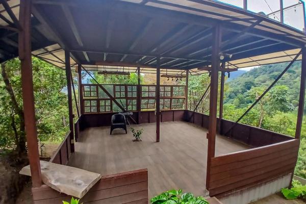 Cabaña con vistas al volcán barú en venta en jaramillo