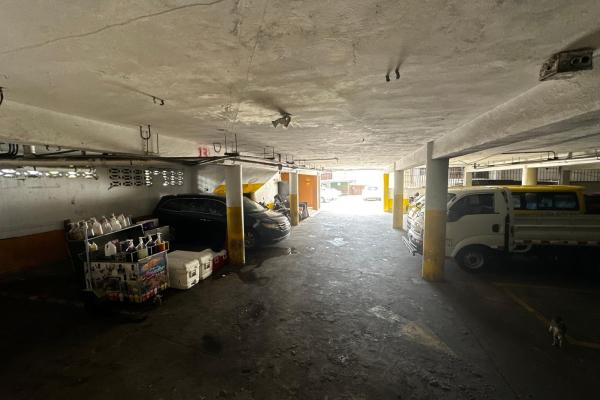 Commercial building for sale