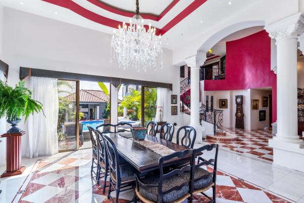 Magnificent mansion in los molinos boquete