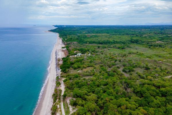 Oceanfront investment opportunity in playa el higo