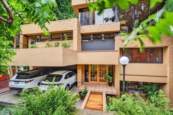 Bioclimatic architect-designed home in dos mares