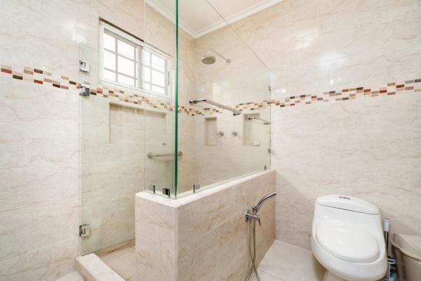 Beautifully maintained 3-bedroom home with guest s