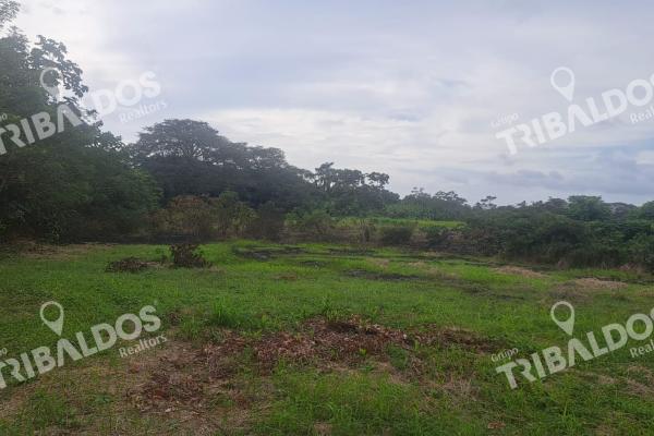 Venta de terreno en juan hombron con edificación