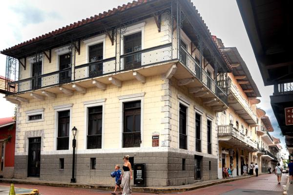 Canal house: patrimonial casco antiguo