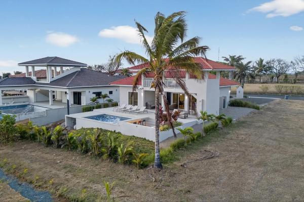 Casa moderna con vista al mar en andromeda estates pedasi