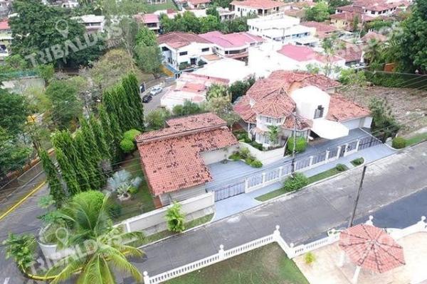 Venta de casa en dos mares con piscina, excelente ubicación