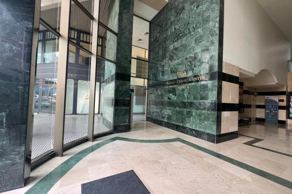 Commercial office for sale at the wtc in marbella.