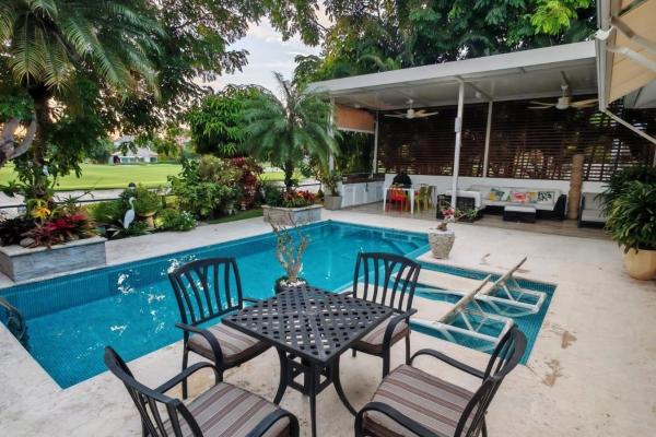 Villas de miraflores residence for sale