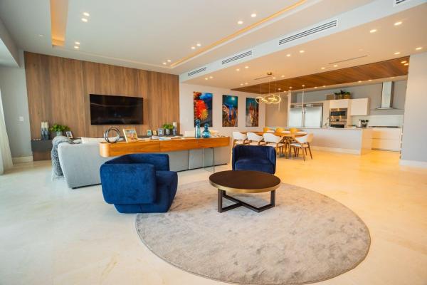 Se vende exclusivo apartamento de 3 habitaciones frente a la isla.