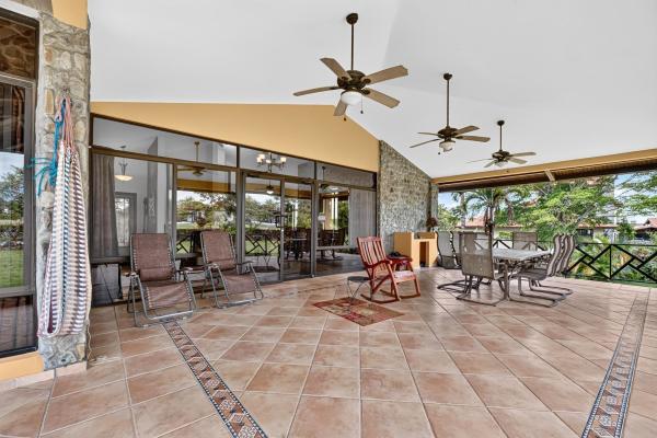 Casa los molinos boquete con amplia terraza