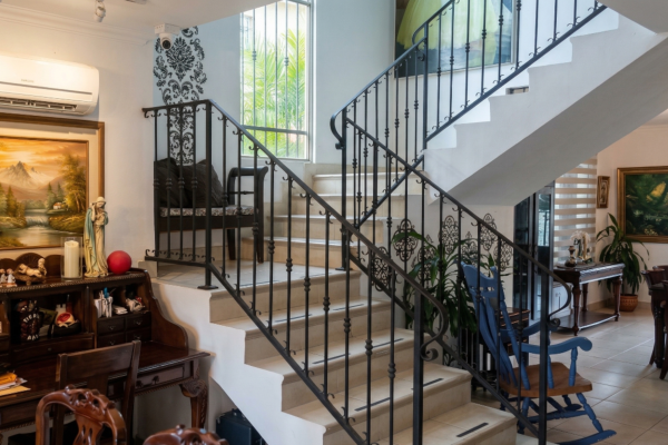 Venta casa en condado del rey complejo cerrado
