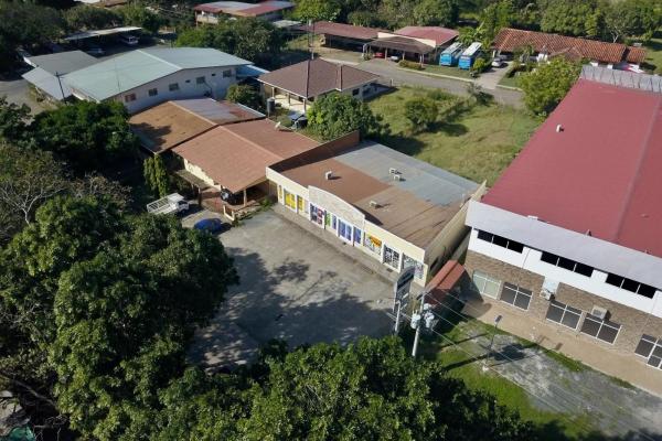 Se vende locales comerciales