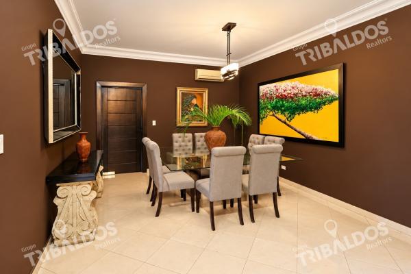 Sale of 2 houses in 1 in costa del este