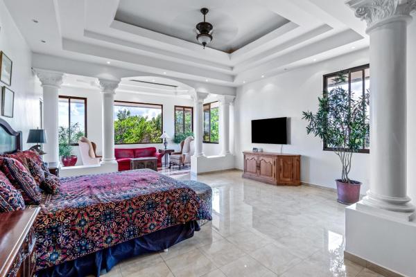 Magnificent mansion in los molinos boquete