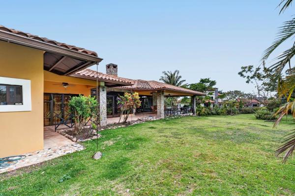 Casa los molinos boquete con amplia terraza