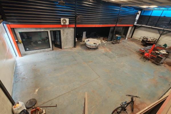 For sale lot / warehouse in chanis