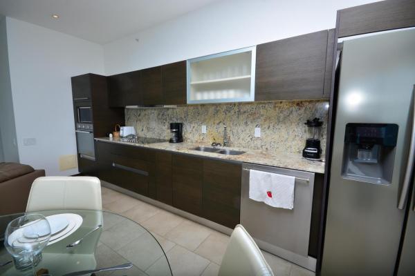 Apartamento remodelado de 2 habitaciones más estudio en planta alta