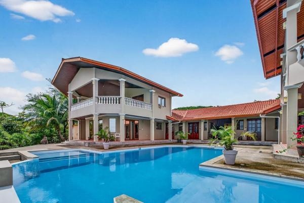 Ocean view villa with 6 apartments and pool