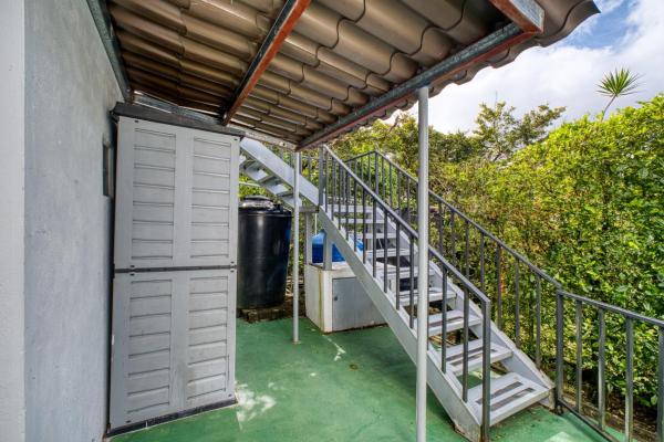 Casa de 3 habitaciones bellamente mantenida con área de invitados