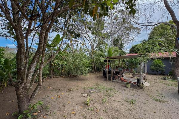 Amplia propiedad con casa y lote de 2.182 m²