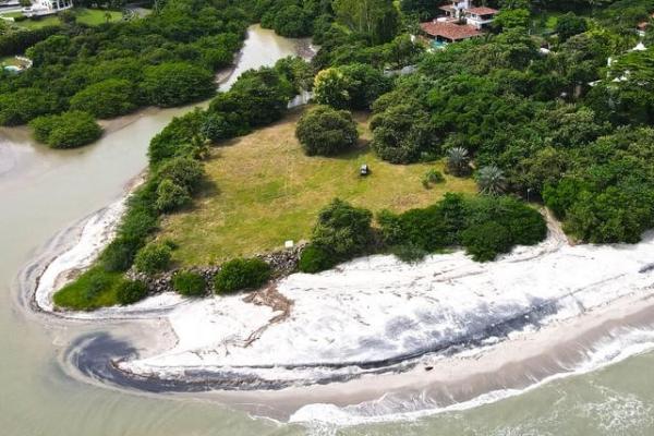 Land in punta roca, punta barco. san carlos