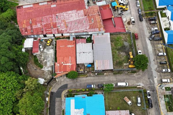 Commercial lot for sale or rent in linda vista