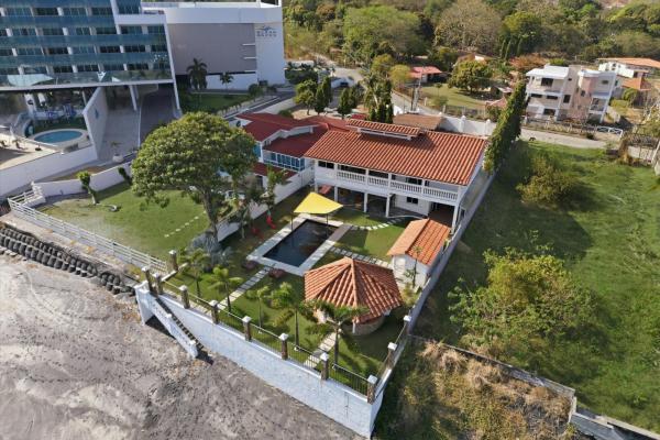 Oceanfront estate — playa malibu, panama