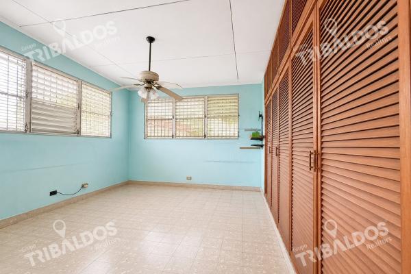 House for sale in bethania, commercial area