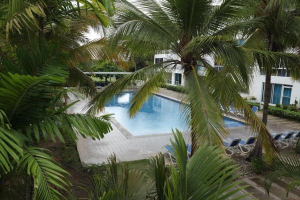 Furnished 2-level apartment near the beach