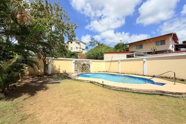 For sale:duplex house in brisas de golf, with pool