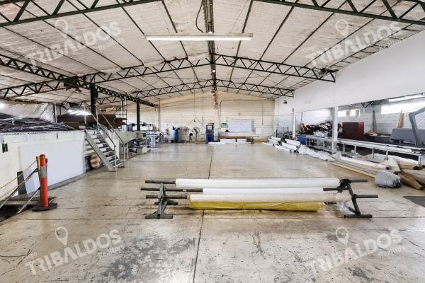 Commercial warehouse for sale in río abajo